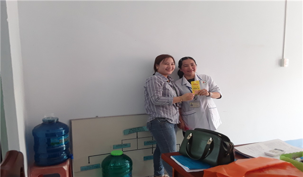 Lãnh đạo phòng KH-NV lì xì nhân viên trong dịp tết nguyên đáng 2019 